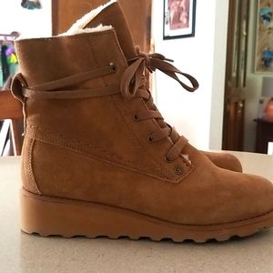 Bearpaw sherpa lined boots